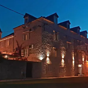 https://carol-rooms.hotels-in-trogir.com