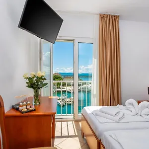 https://hotel-adria-malinska.primorje-gorskikotar.com